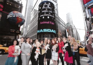 Dearlucky.com and the Humane Society of New York celebrate ringing the NASDAQ