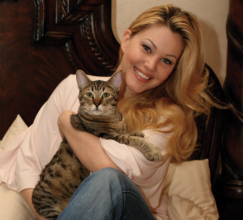 Blond bombshell Shanna Moakler holds her beloved kitten, Mufasa