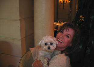 Stefanie Powers and Lucky have a “Hart to Hart.”